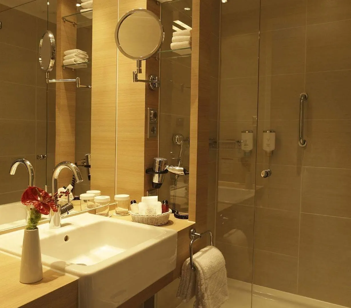 H+ Hotel Salzburg 4*,
